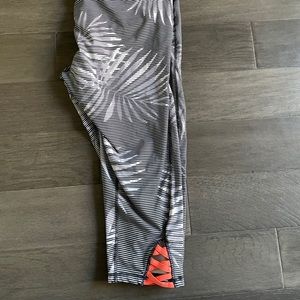 Old Navy Athletic Palm capris